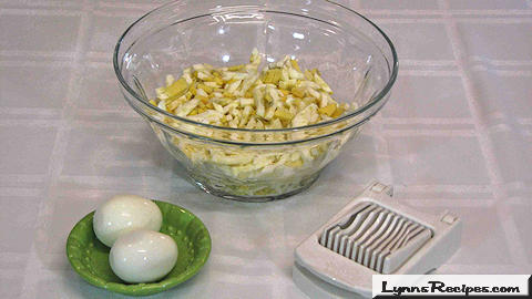 Kitchen Tip - How to Easily Chop Boiled Eggs